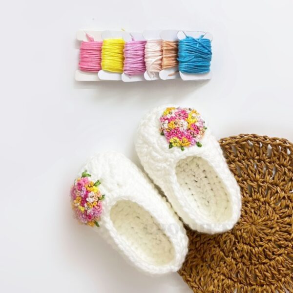 crochet baby booties with embroidery